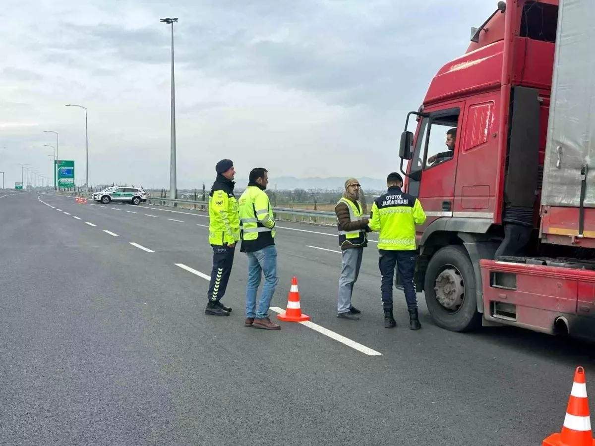 Jandarma, 102 araç ve 105 kişiyi denetim ederek 16 bin