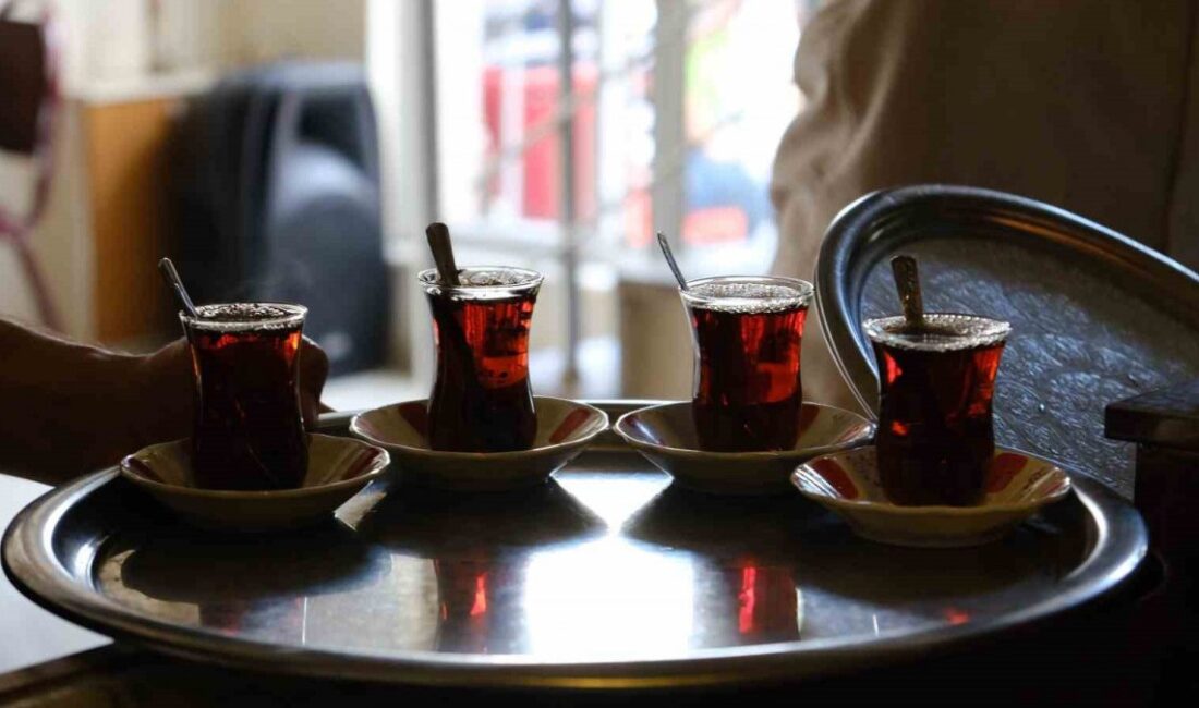 Aydın'da çay ve Türk kahvesine yapılan zam, tüketiciler arasında tartışmalara