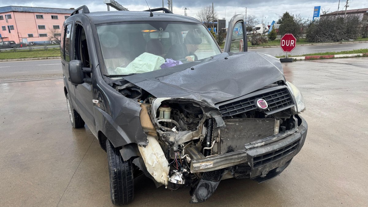 Bafra'da meydana gelen trafik kazasında 3 çocuk yaralandı. Olay yerine