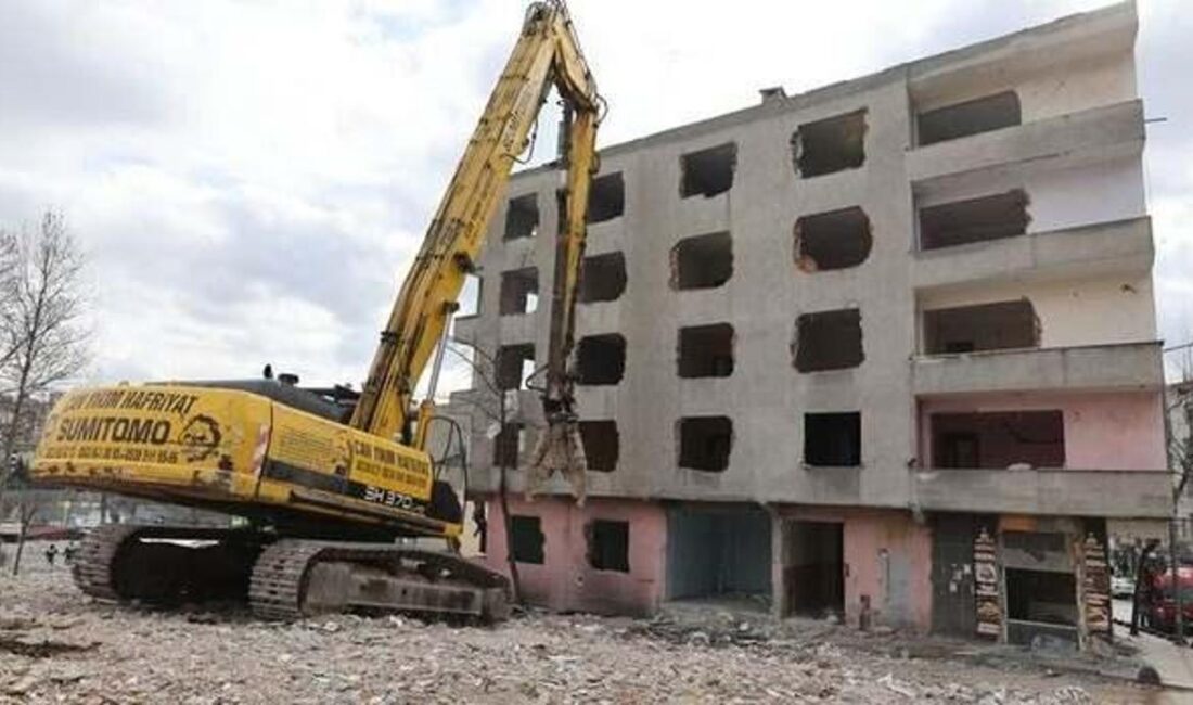 Bağcılar'daki kentsel dönüşüm projeleri hızla ilerliyor. Yeni yapılaşmalar, modern yaşam