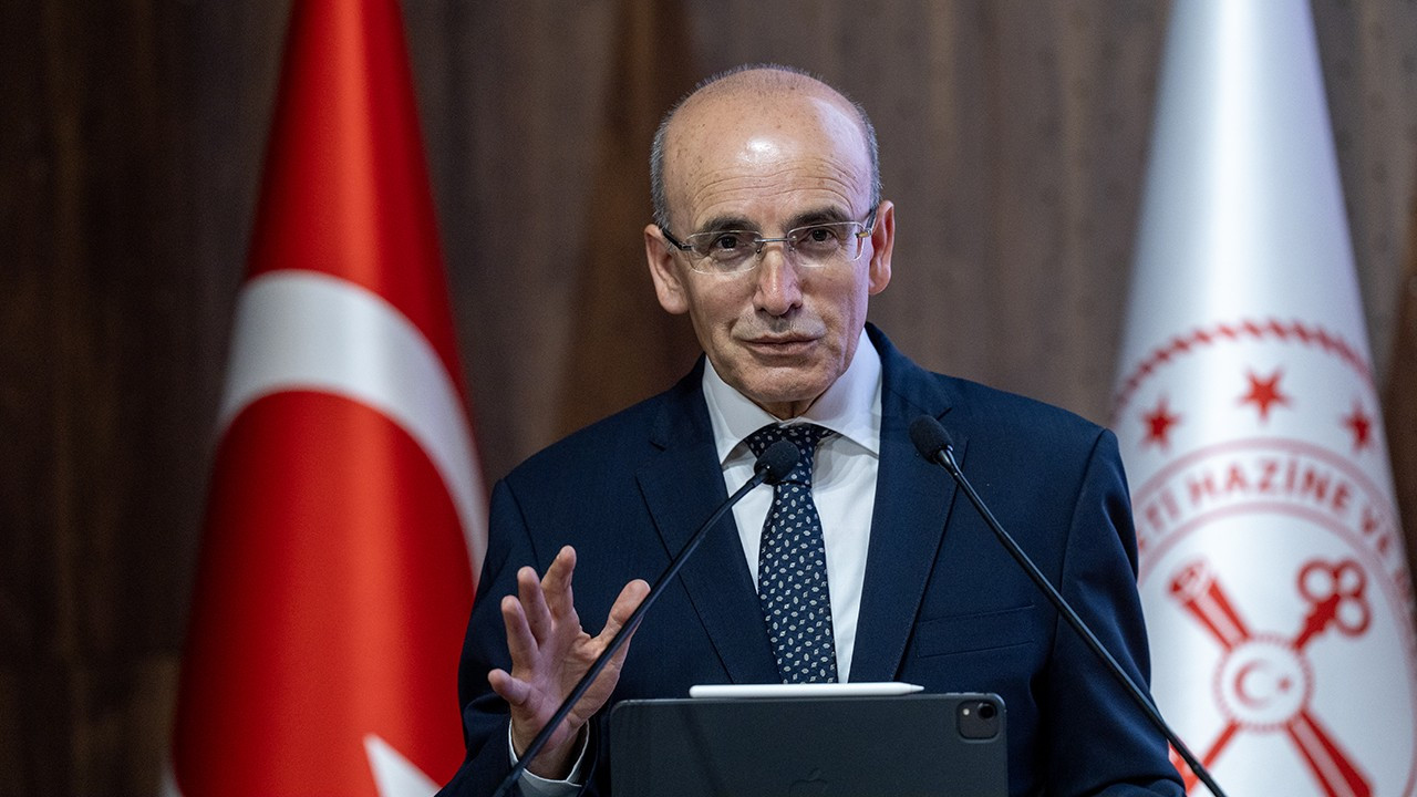 Bakan Mehmet Şimşek, enflasyonla mücadele ve ekonomik istikrar konularında önemli