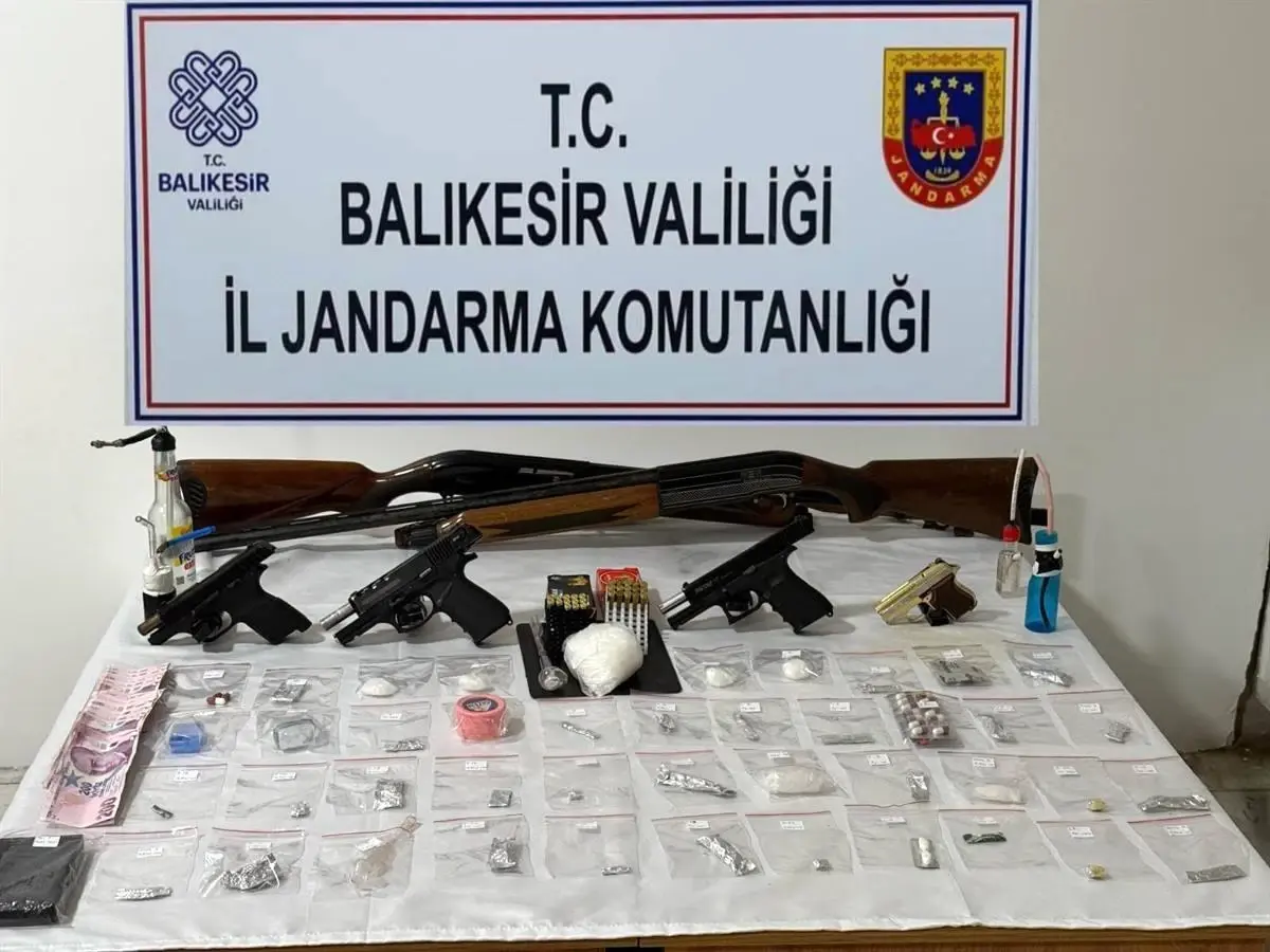 Balıkesir'de düzenlenen operasyonda çok sayıda kabahat ögesi ve 12 sistemsiz