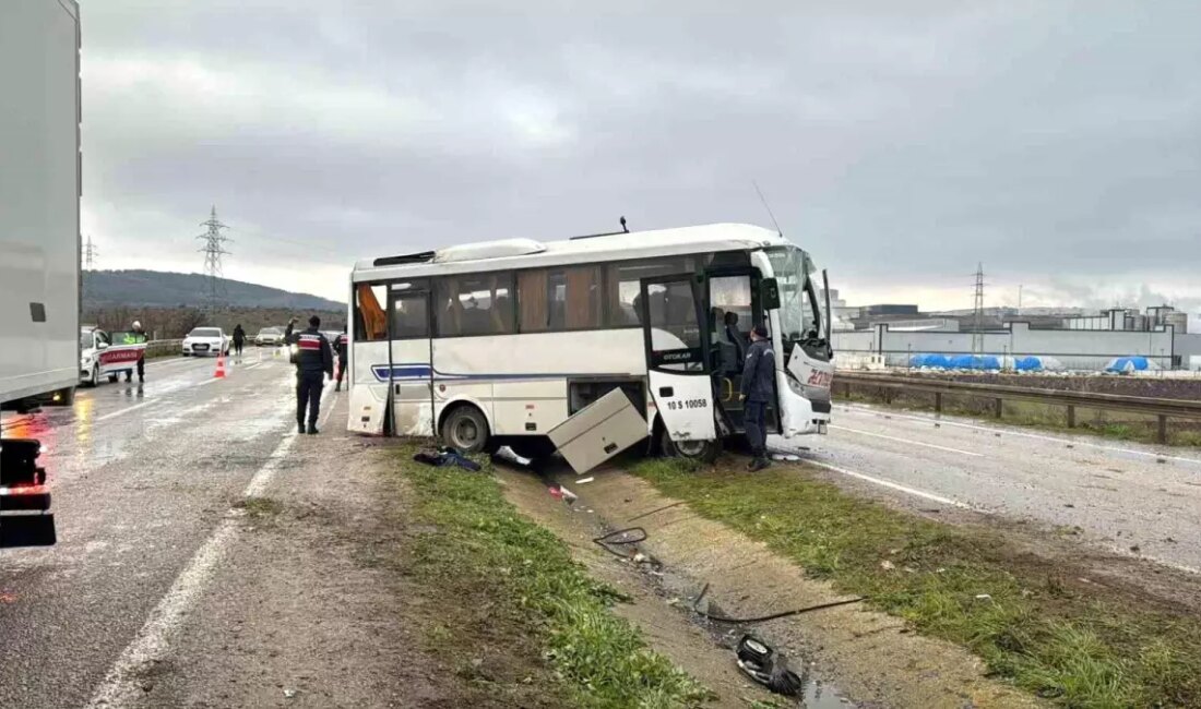 Balıkesir'de meydana gelen servis kazasında 4 işçi yaralandı. Olayın detayları,