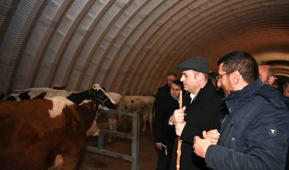 Başkan Akın, hayvan pazarına yaptığı ziyarette, hayvan yetiştiricilerine destek açıklamalarında