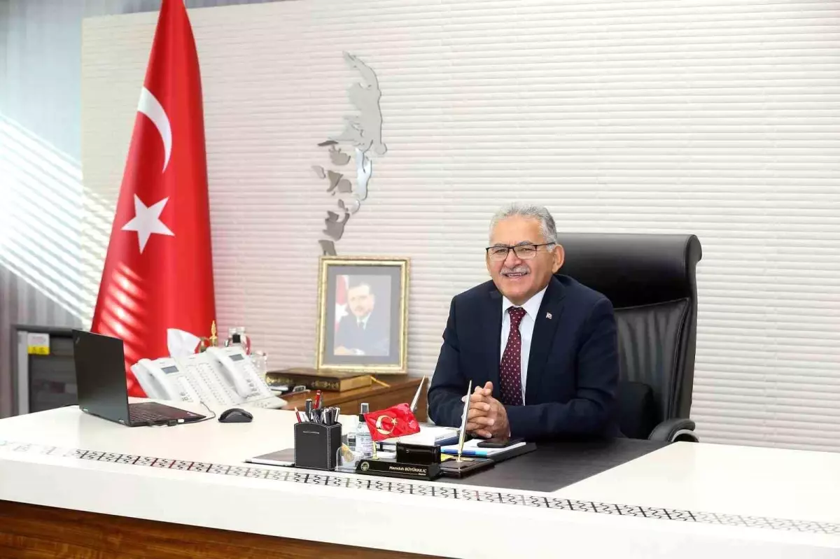 Kayseri Büyükşehir Belediye Başkanı Memduh Büyükkılıç, Berat Kandili vesilesiyle anlam