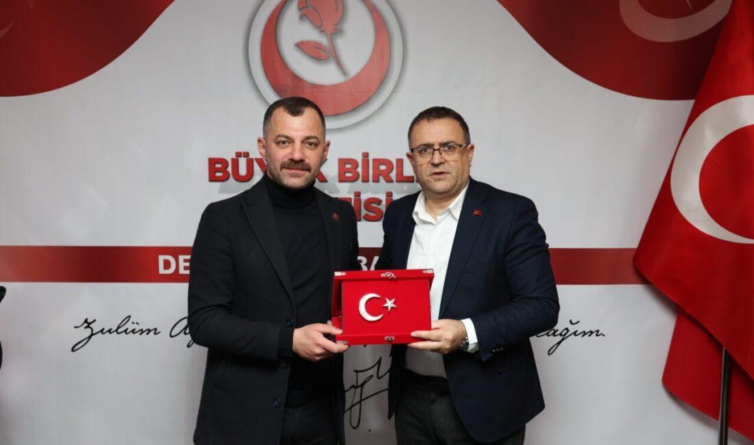 Derince Belediye Başkanı Av. Sertif Gökçe, ilçedeki siyasi partileri ziyaret