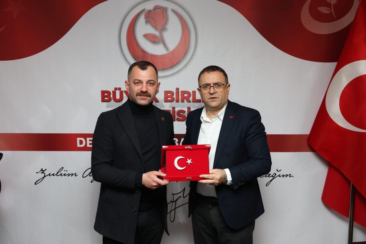Derince Belediye Başkanı Av. Sertif Gökçe, ilçedeki siyasi partileri ziyaret