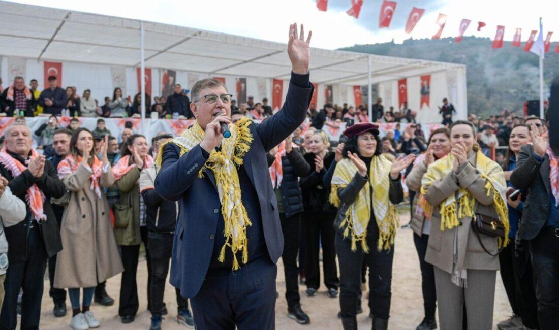Kınık Belediyesi tarafından 35. Poyracık Geleneksel Folklorik Deve Gösteri Festivali