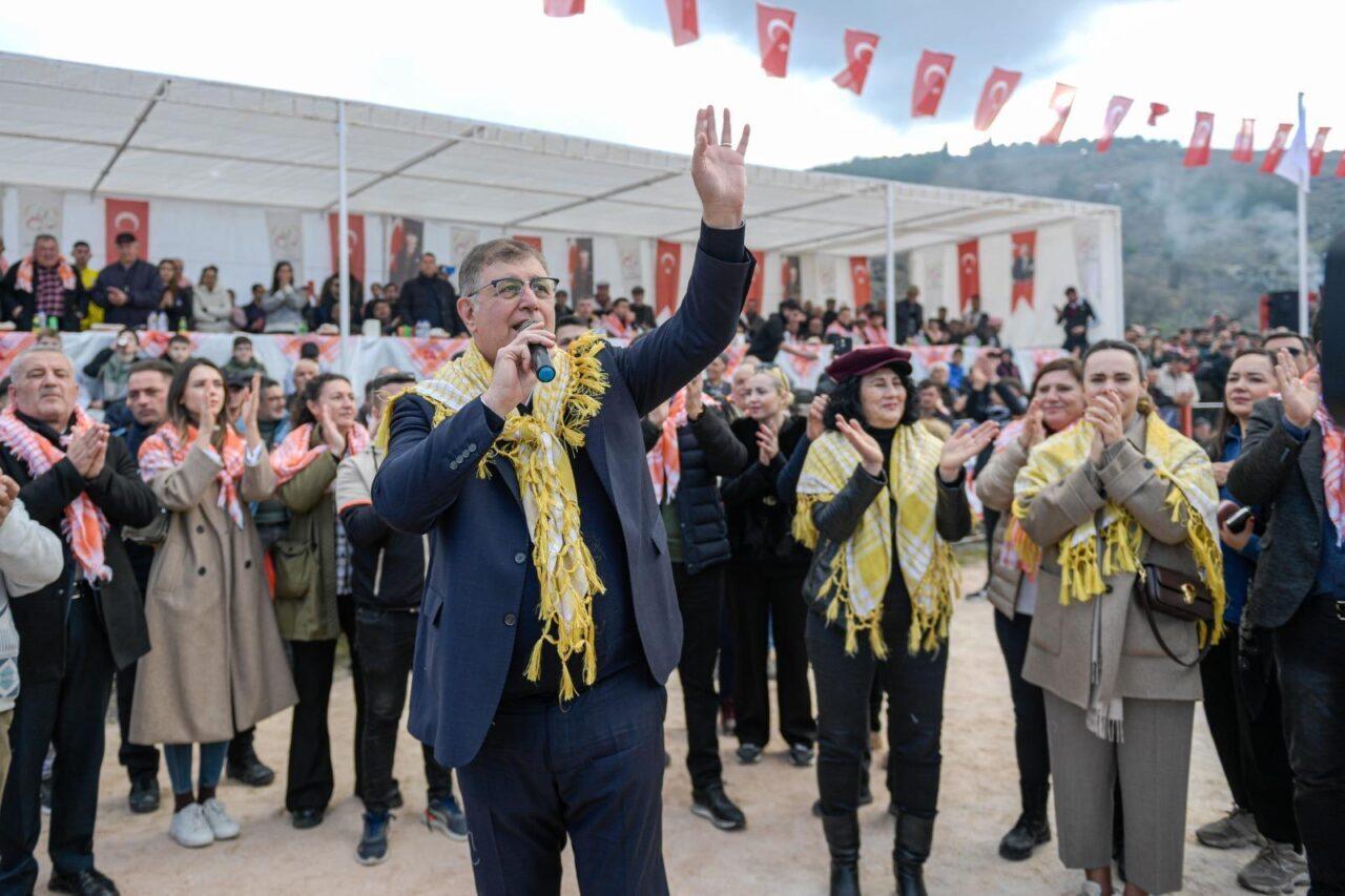 Kınık Belediyesi tarafından 35. Poyracık Geleneksel Folklorik Deve Gösteri Festivali