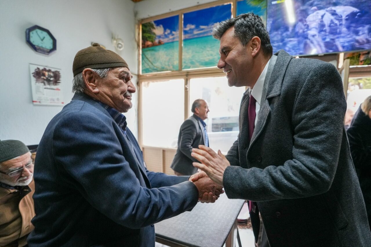 Başkan Zeyrek, mesajında, doğup büyüdüğü Manisa'ya verdiği sözleri hatırlatarak, “Gözlerimi