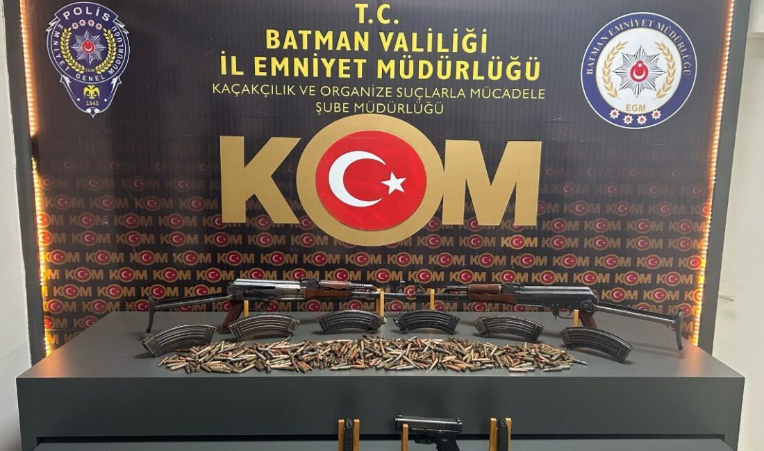 Beşiri ilçesinde silah kaçakçılığına yönelik düzenlenen operasyonda, yatak dolabına gizlenmiş