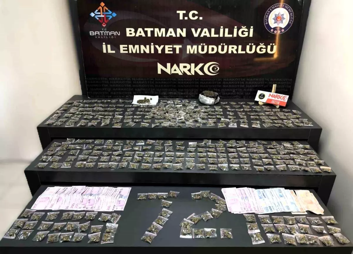 Batman'da gerçekleştirilen operasyon sonucunda bir uyuşturucu satıcısı tutuklandı. Olay, yerel