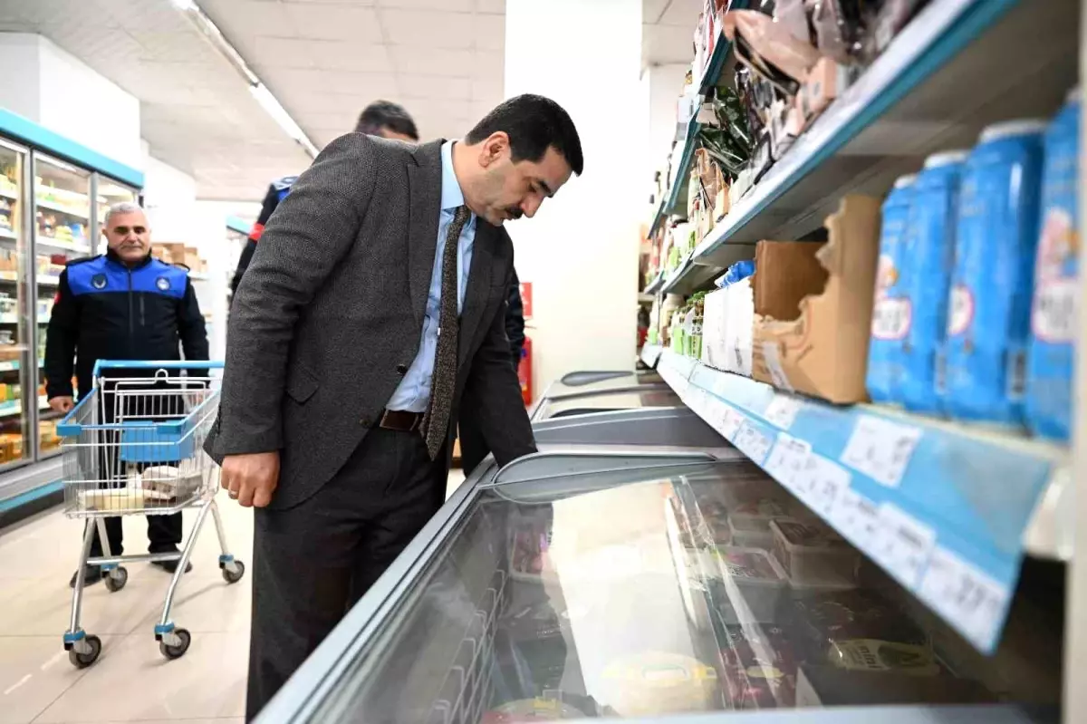 Battalgazi Belediyesi, ilçedeki marketleri denetleyerek hijyen ve fiyat standartlarını kontrol