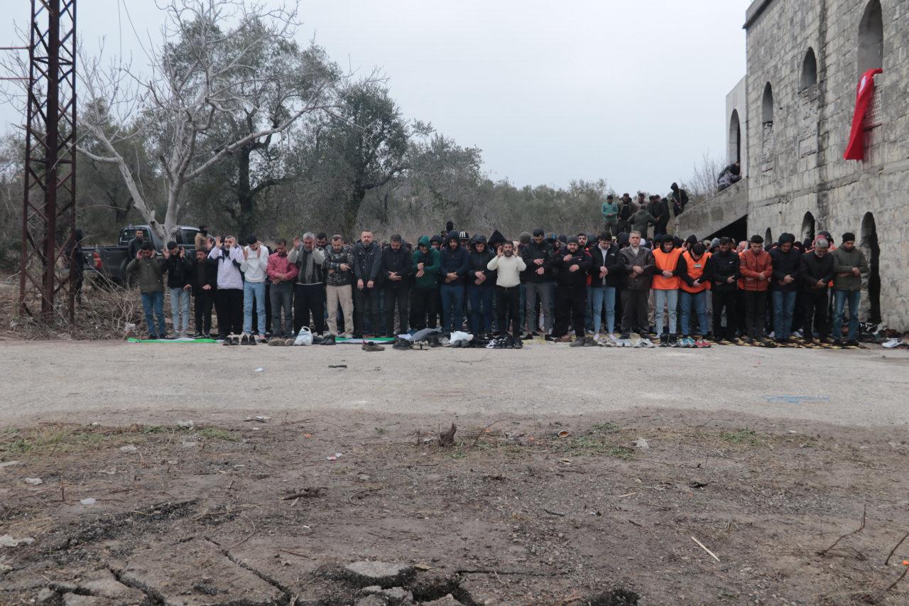 Bayırbucak Türkmenleri, Nisibin Köyü'nde Cuma Namazı Kıldı