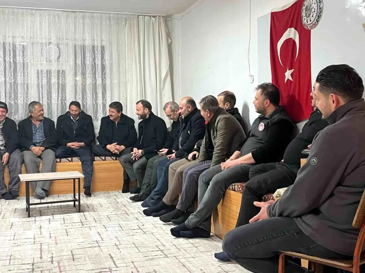 AK Parti’li Bayırcı, köy sakinlerinin taleplerini dinleyerek hizmetlerle ilgili istişarelerde