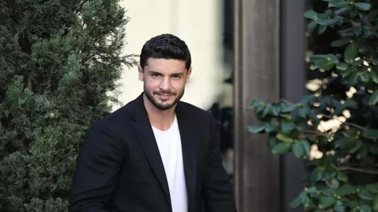 Berk Oktay, Pehlivan rolü için geçirdiği muhteşem dönüşümle izleyicileri büyülüyor.