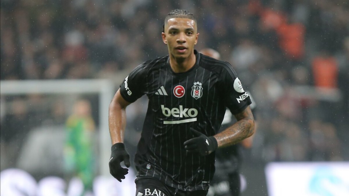 Beşiktaş, genç yetenek Cher Ndour ile olan sözleşmesini feshetti. Futbolseverler