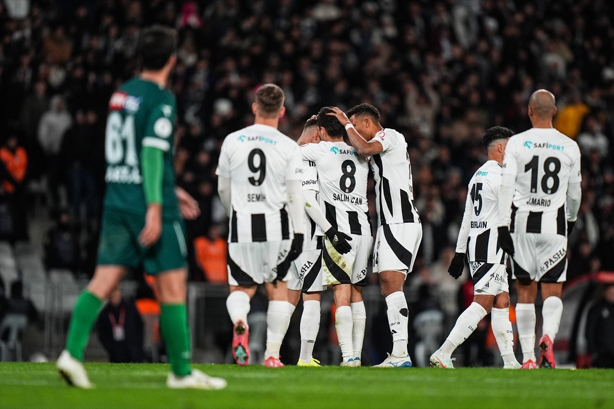 Beşiktaş, Kırklarelispor'u 2-0 Mağlup Etti
