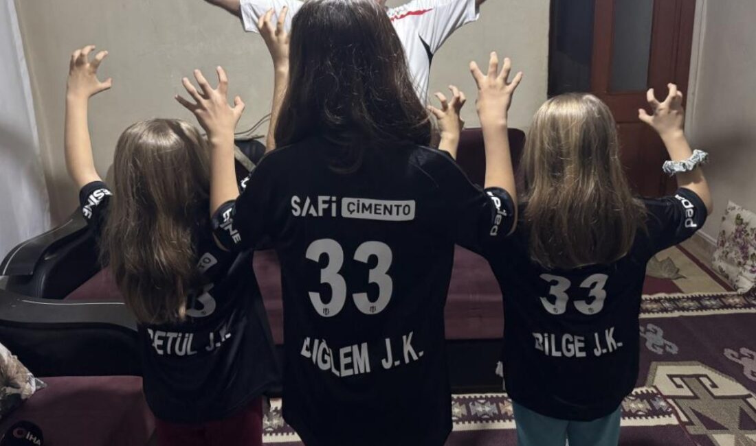 Mersin'de yaşayan Beşiktaş taraftarı baba Mahmut Köse, takımına olan sevgisini