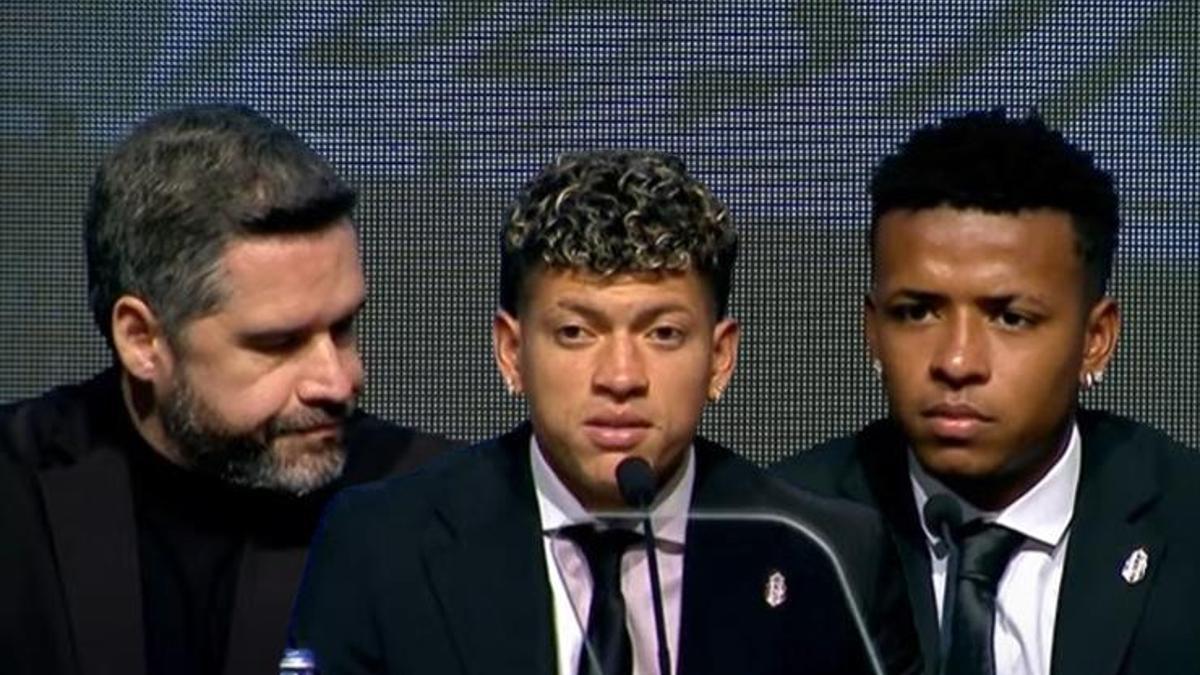 Beşiktaş, yeni transferleri Keny Arroyo ve Elan Ricardo için imza