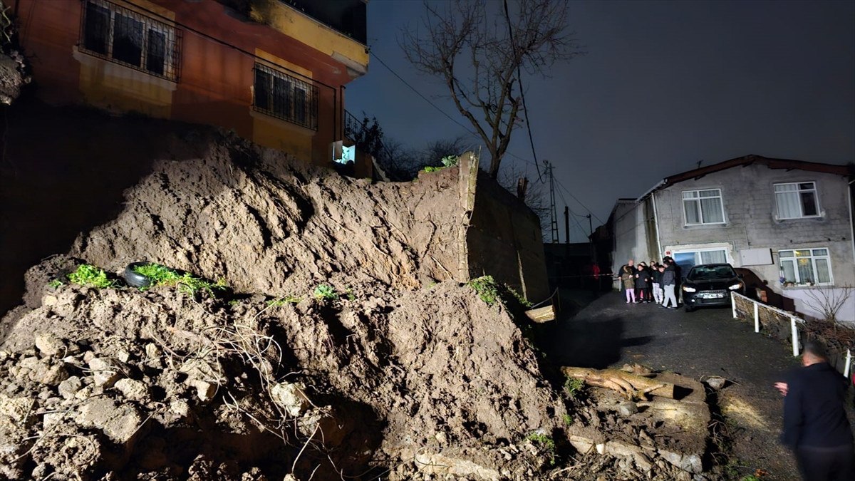 Beykoz'da İstinat Duvarı Çöktü