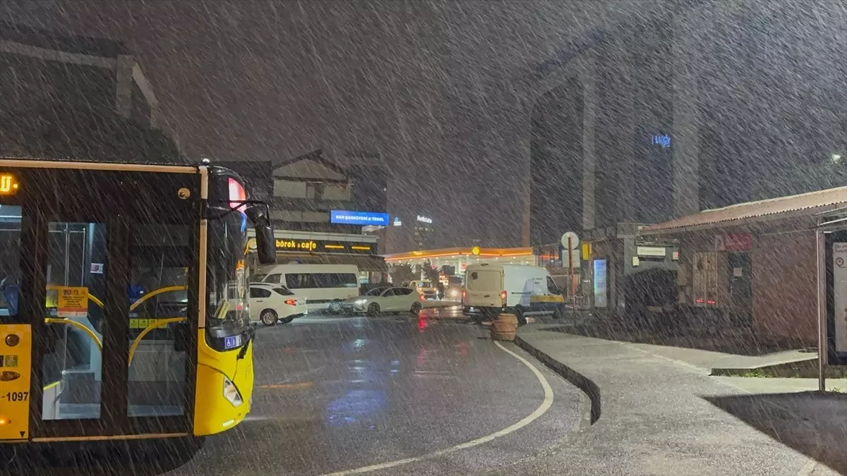 Beykoz'da kar yağışı ile kaplanan muhteşem manzaraları keşfedin. Karla örtülü