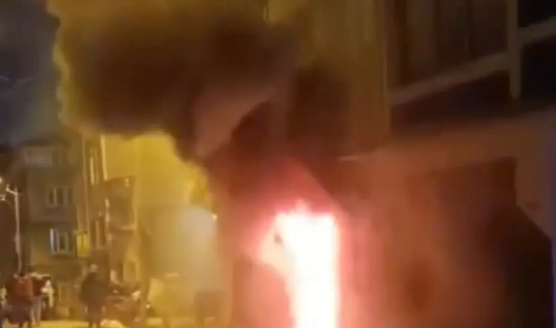 Beyoğlu'nda bir yorgan deposunda çıkan yangın paniğe neden oldu. Olay