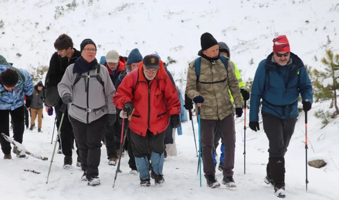 Beyşehir'de 14. Kar Yürüyüşü etkinliği, doğa severlerin buluşma noktası oldu.