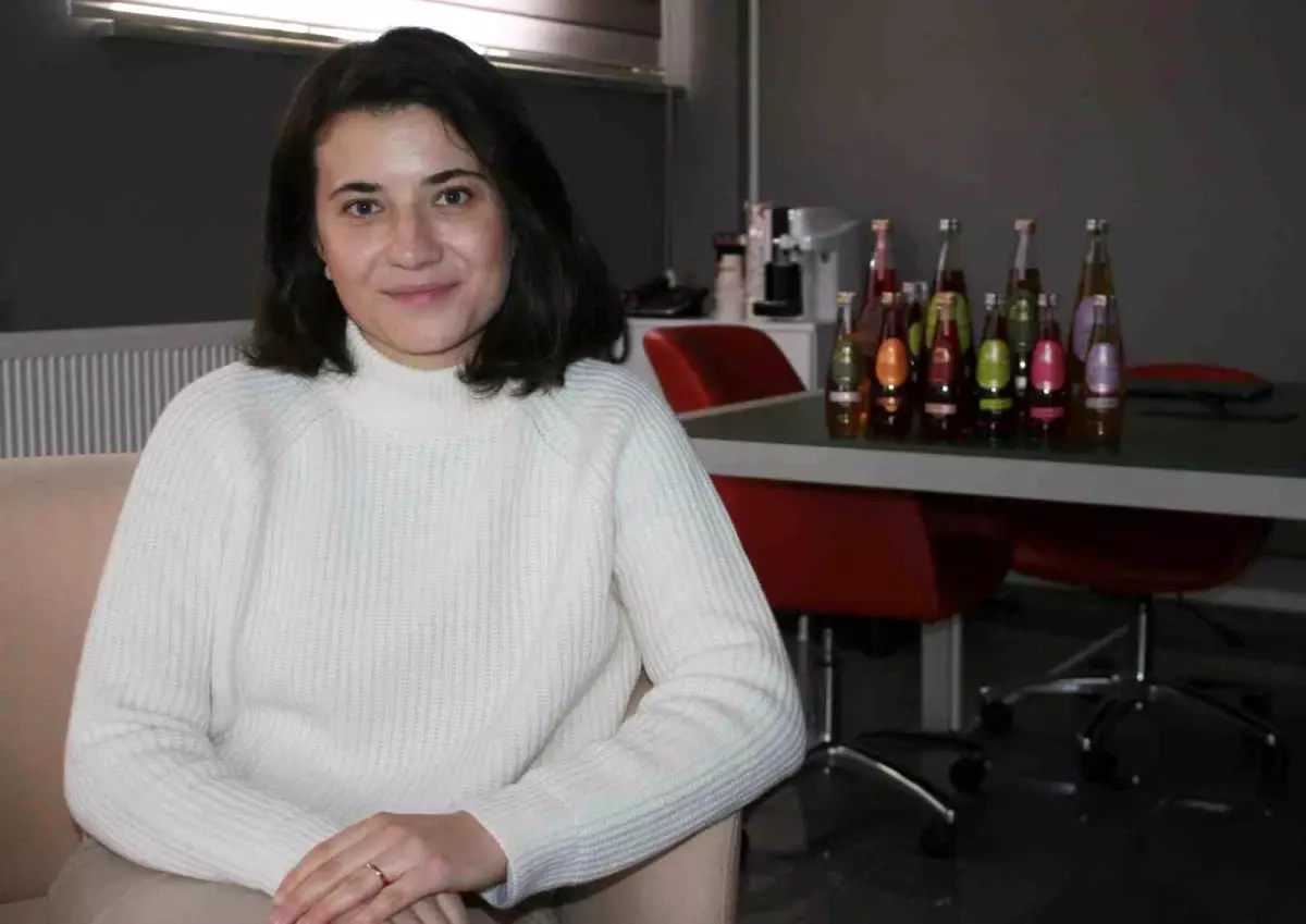 Bilecik'te doğal şerbet üretimi, geleneksel yöntemlerle zenginleşiyor. Yerel lezzetlerin ön