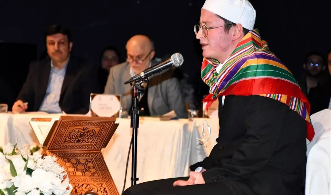 Bilecik'te düzenlenen Kur'an-ı Kerim'i Güzel Okuma Yarışması, katılımcıların yeteneklerini sergilediği