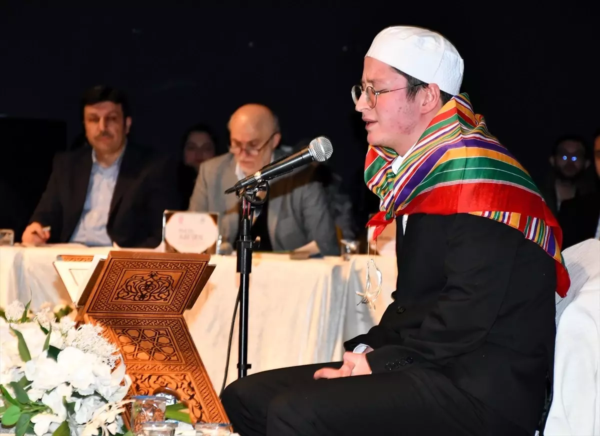 Bilecik'te düzenlenen Kur'an-ı Kerim'i Güzel Okuma Yarışması, katılımcıların yeteneklerini sergilediği
