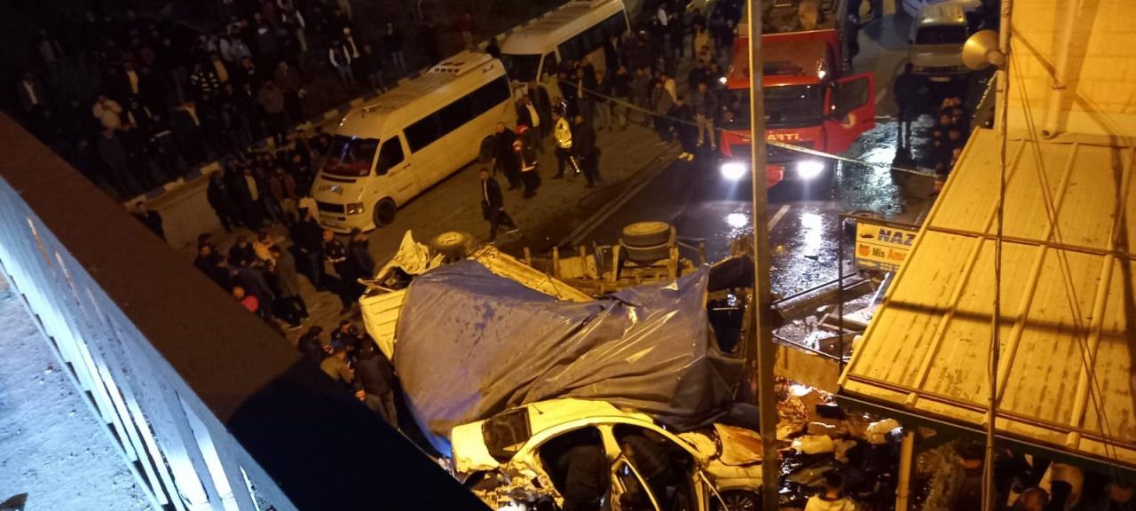 Birecik'te Feci Trafik Kazası: 3 Ölü, 22 Yaralı