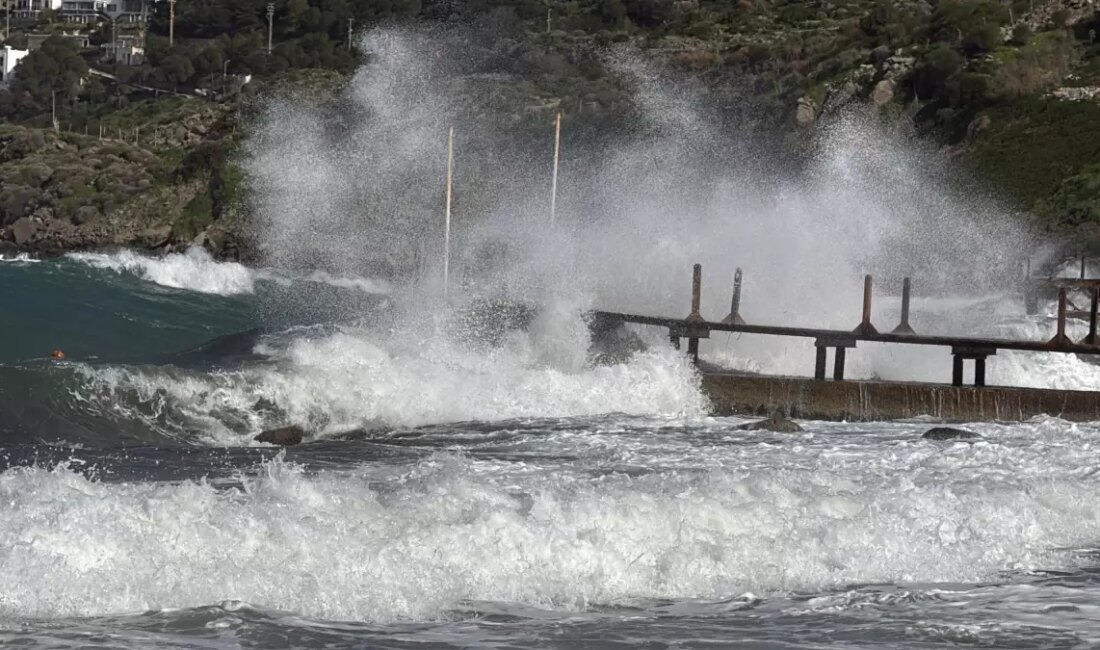 Bodrum'da etkili olan fırtına, deniz ulaşımında önemli aksamalara yol açtı.