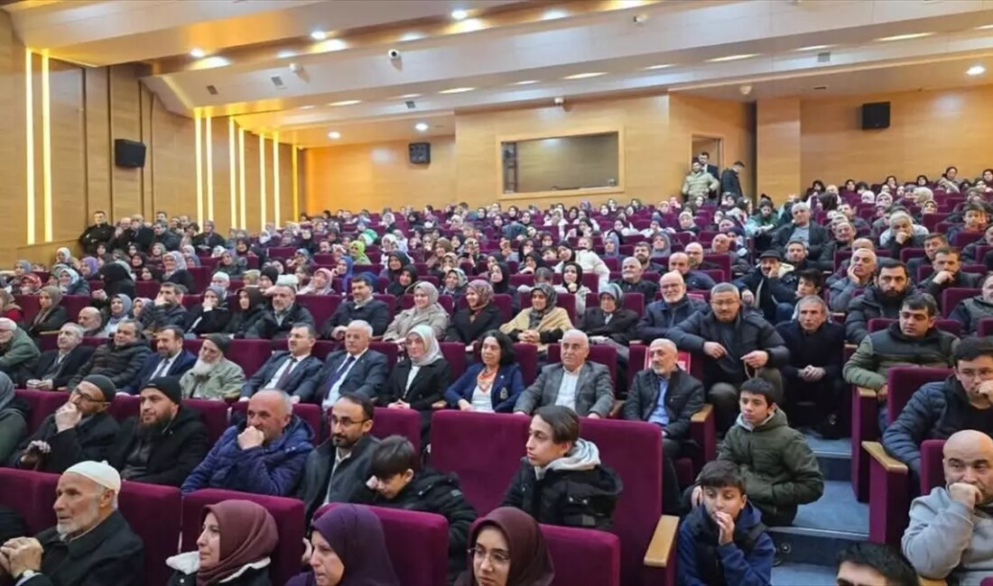 Boyabat'ta düzenlenen 'Cennete Götüren Namaz' konferansı, katılımcılara namazın önemi ve