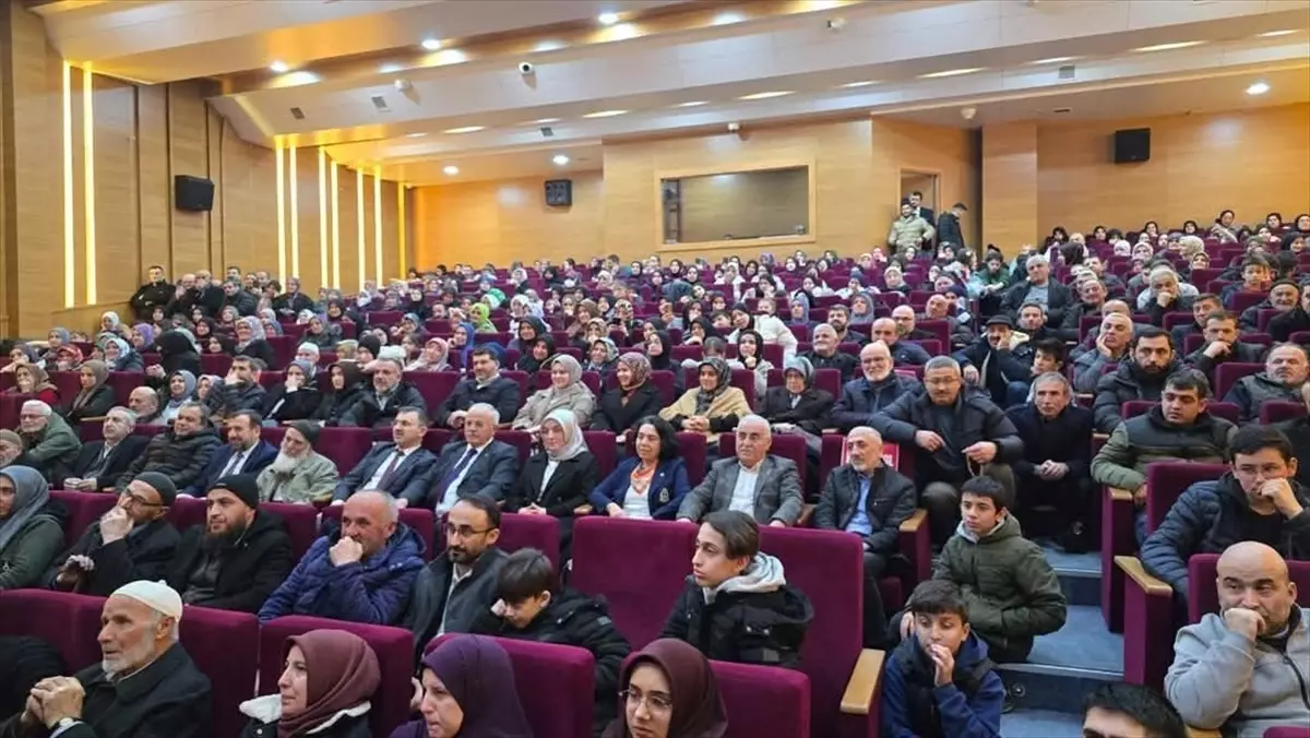 Boyabat'ta düzenlenen 'Cennete Götüren Namaz' konferansı, katılımcılara namazın önemi ve