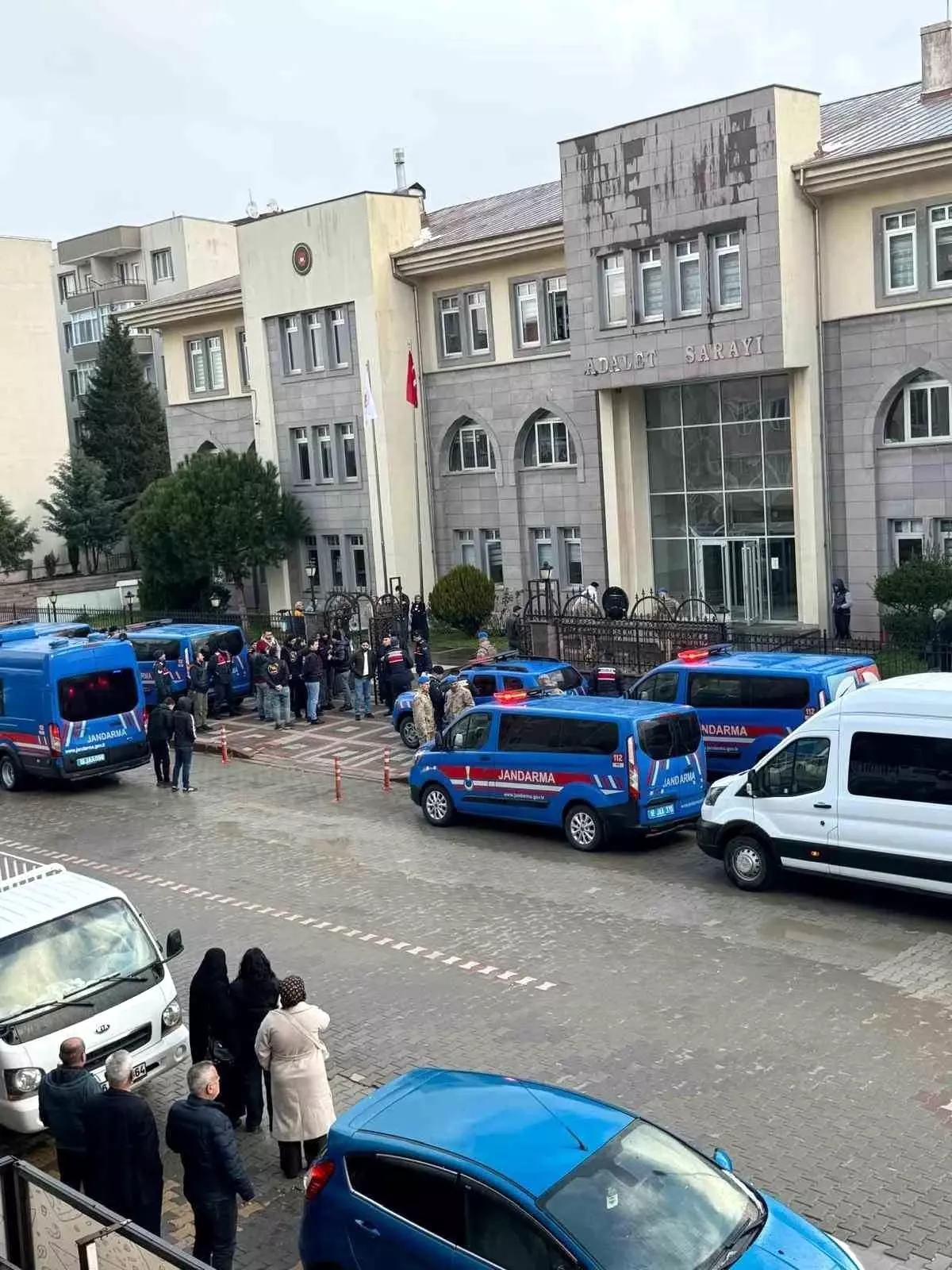 Bursa merkezli kablo hırsızlığı çetesi operasyonu, güvenlik güçlerinin başarılı çalışmasıyla