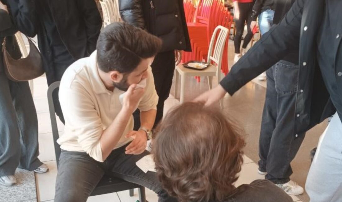 Bursa'da bir alışveriş merkezinde meydana gelen tavan çökmesi, ziyaretçilerde panik