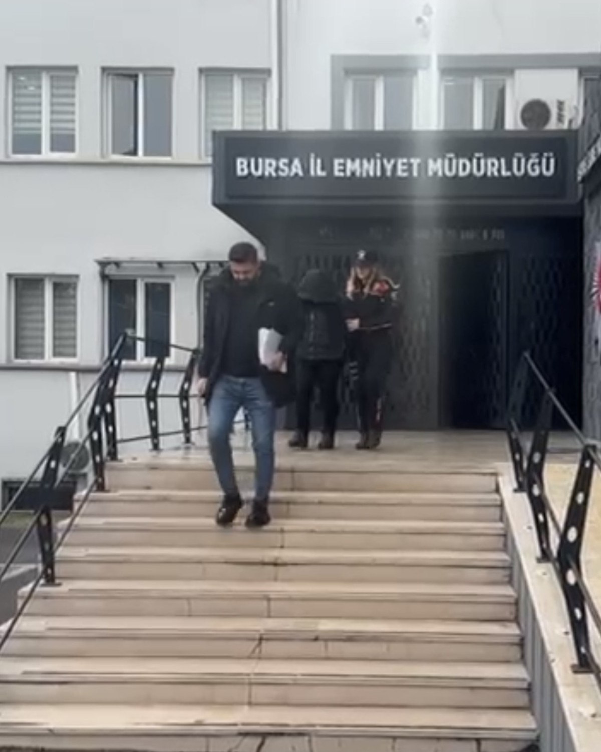 Bursa'da Dolandırıcılık Olayı: 42 Bin Lira ve Ziynet Eşyaları Çalındı
