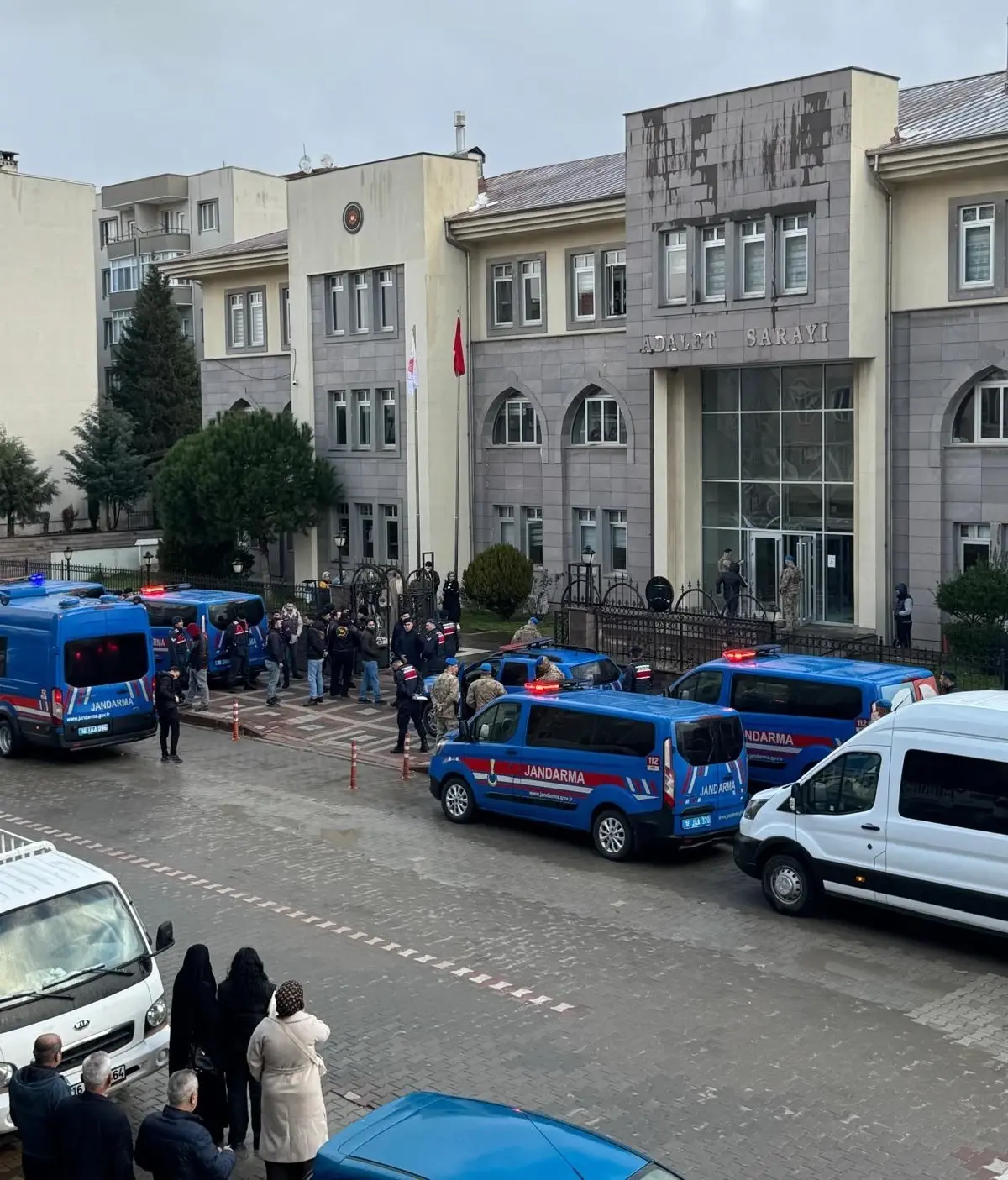 Bursa'da gerçekleştirilen büyük bir operasyonla enerji ve nakil kablosu hırsızlığında