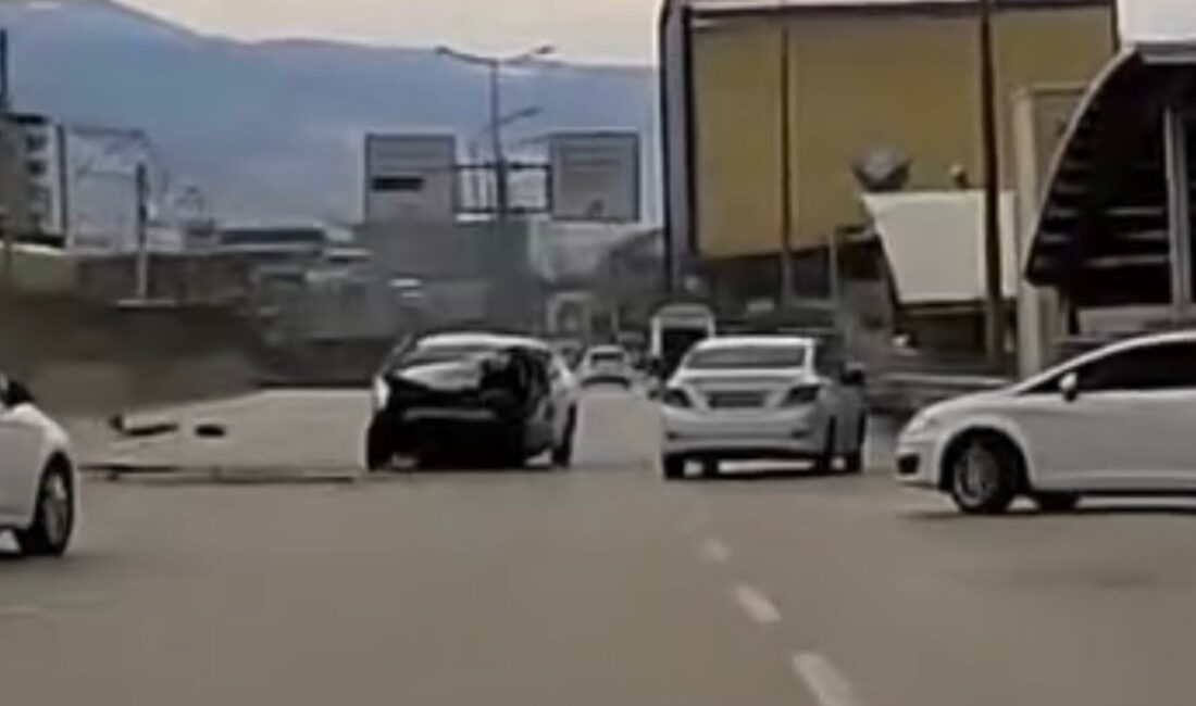 Bursa'da meydana gelen feci kazada, bir sürücü hayatını kaybetti. Olayın