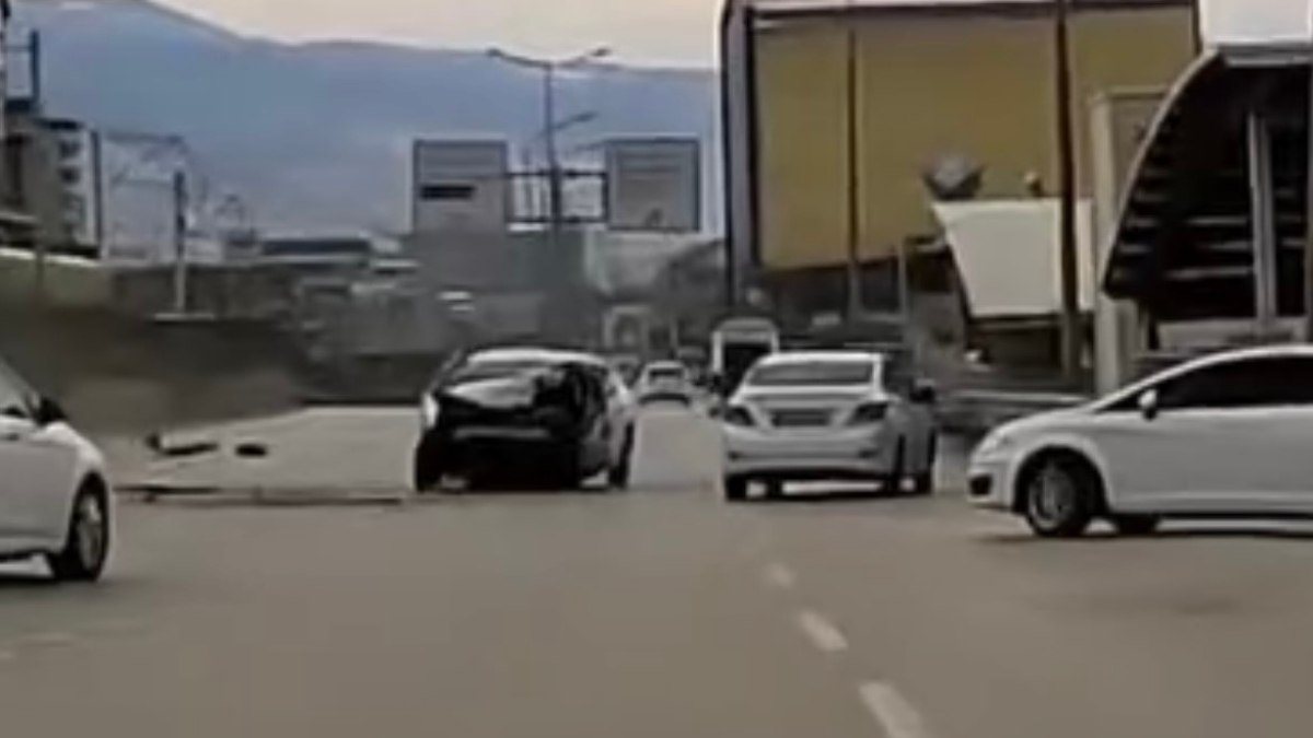 Bursa'da meydana gelen feci kazada, bir sürücü hayatını kaybetti. Olayın