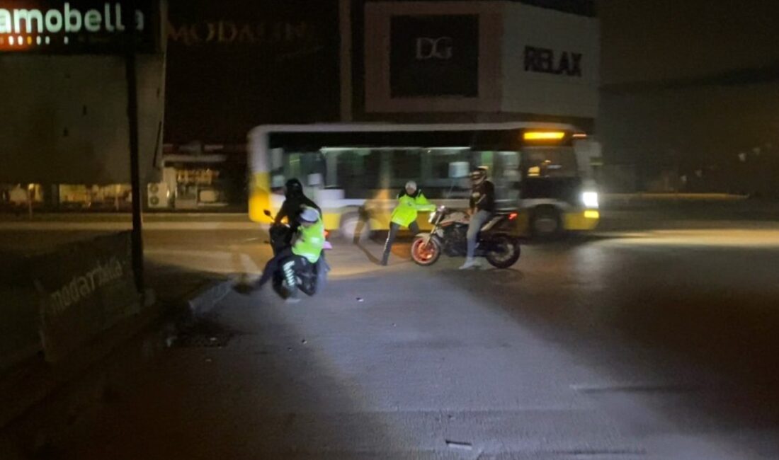 Bursa'da motosiklet sürücülerine yönelik yapılan uygulamada, bir polis memuruna saldırı