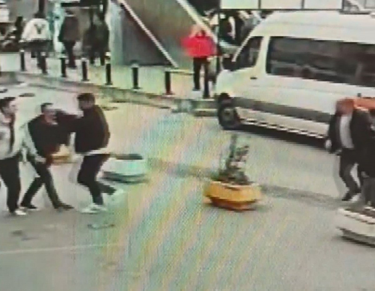 Büyükçekmece'de Minibüs Şoförleri Arasında Kavga: 1 Kişi Hayatını Kaybetti