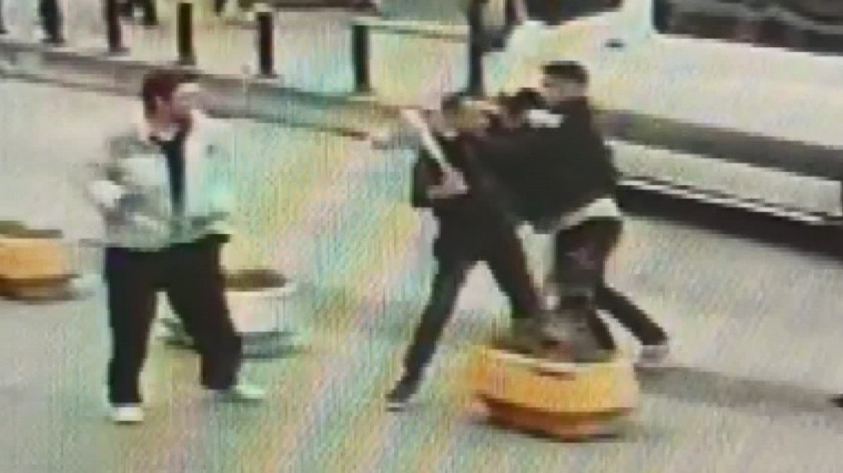 Büyükçekmece'de Minibüs Şoförleri Arasında Kavga: 1 Kişi Hayatını Kaybetti