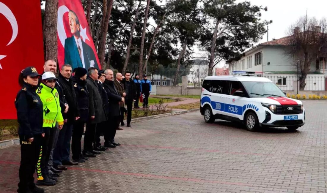 Çanakkale İl Emniyet Müdürlüğü, yeni araç ve motosikletlerini merasimle hizmete
