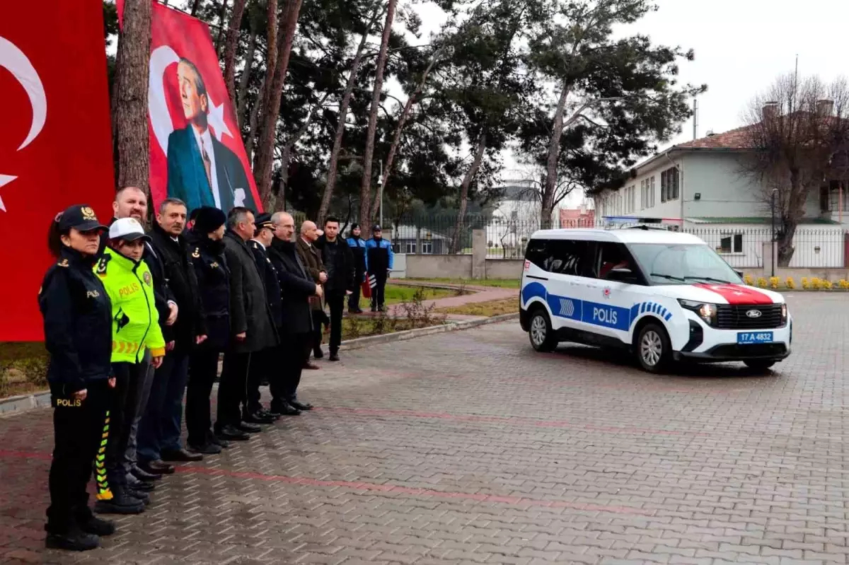 Çanakkale İl Emniyet Müdürlüğü, yeni araç ve motosikletlerini merasimle hizmete