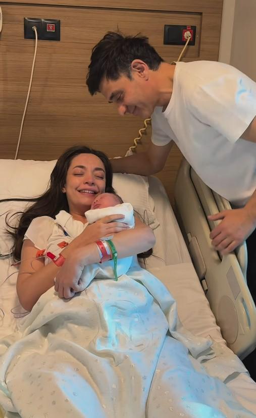 Cansel Elçin ve Zeynep Tuğçe Bayat, Anne-Baba Oldu!