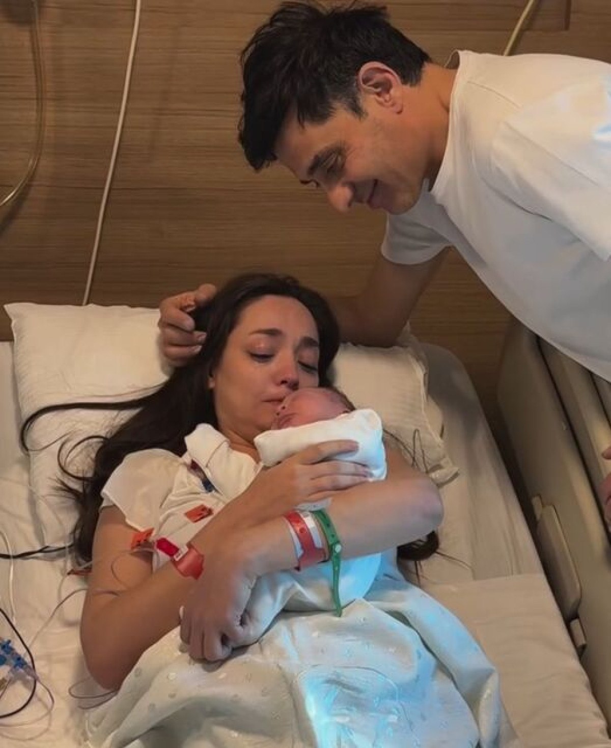 Cansel Elçin ve Zeynep Tuğçe Bayat'ın İlk Çocukları Atlas Dünyaya Geldi