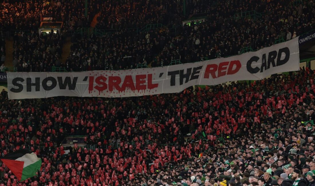 Celtic taraftarları, Filistin'e destek olmak amacıyla düzenledikleri eylemde dayanışma mesajları