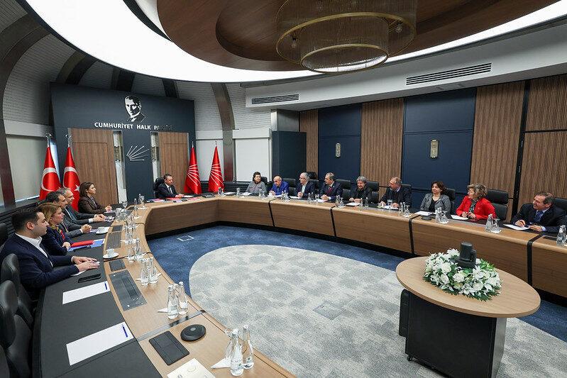 CHP Genel Başkanı Özgür Özel, demokratik kitle örgütleri ve sivil